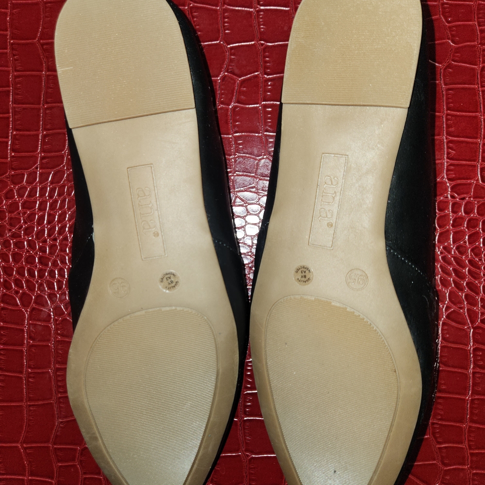 a.n.a Black Pointed-Toe Ballet Flats - Picture 5 of 5